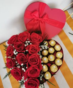 BOX DE ROSAS EN FORMA DE CORAZON MAS CHOCOLATES Cdg 543